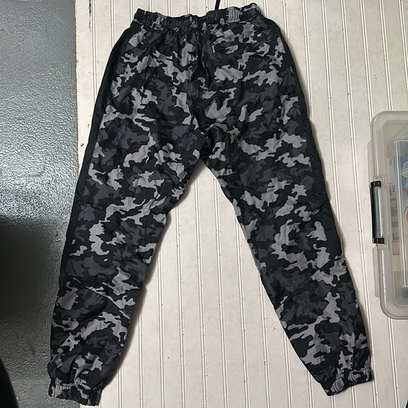 Nike men’s nylon camo jogger pants size medium like new - Picture 2 of 2